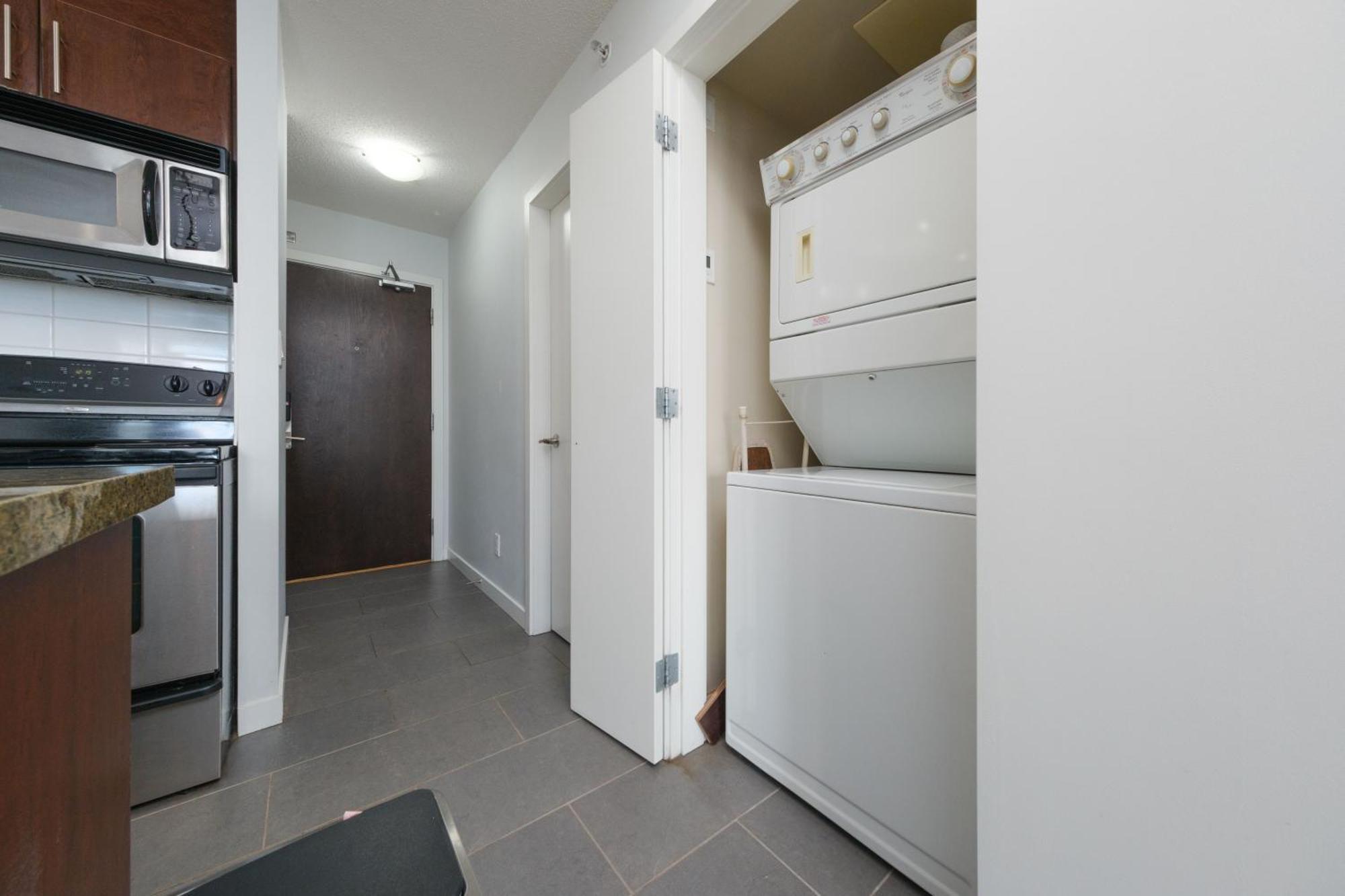 Central 1-Bedroom Apartment With Pool, Jacuzzi & Sauna Ванкувър Екстериор снимка